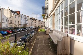 Bright & Quirky 3BD Home - Wellington Terrace!