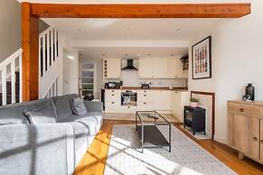 Bright & Quirky 3BD Home - Wellington Terrace!