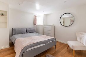 Bright & Quirky 3BD Home - Wellington Terrace!