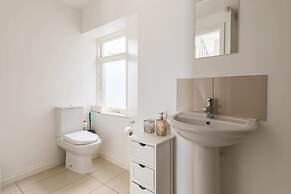 Bright & Quirky 3BD Home - Wellington Terrace!