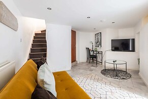 Bright & Quirky 3BD Home - Wellington Terrace!