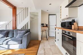 Bright & Quirky 3BD Home - Wellington Terrace!