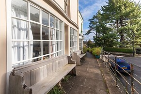 Bright & Quirky 3BD Home - Wellington Terrace!