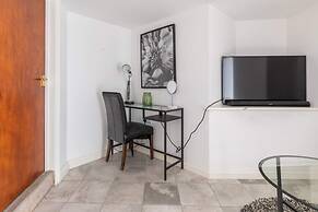 Bright & Quirky 3BD Home - Wellington Terrace!