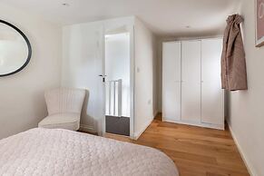 Bright & Quirky 3BD Home - Wellington Terrace!