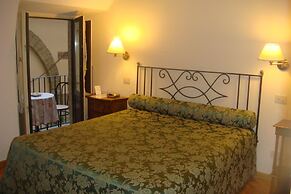 Navona Garden Suites