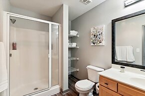 Spacious 2BR Downtown Retreat
