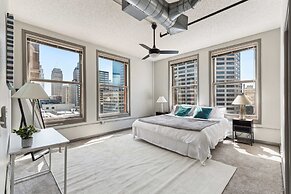 Spacious 2BR Downtown Retreat