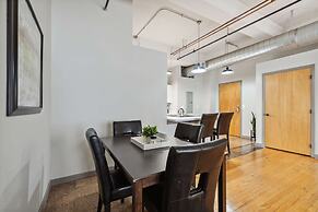 Spacious 2BR Downtown Retreat