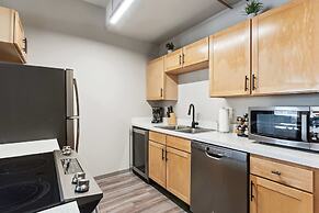 Spacious 2BR Downtown Retreat