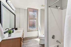 Spacious 2BR Downtown Retreat