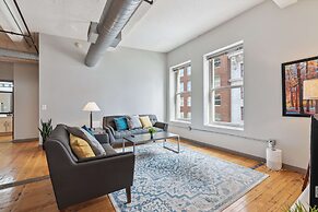 Spacious 2BR Downtown Retreat