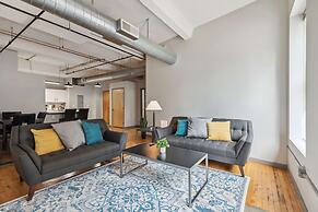 Spacious 2BR Downtown Retreat