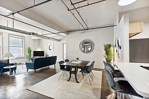Spacious 2BR Downtown Retreat