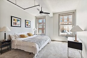 Spacious 2BR Downtown Retreat