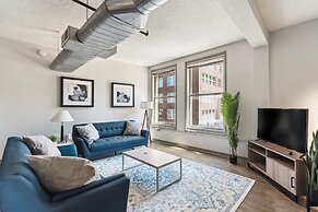 Spacious 2BR Downtown Retreat