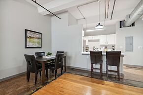 Spacious 2BR Downtown Retreat