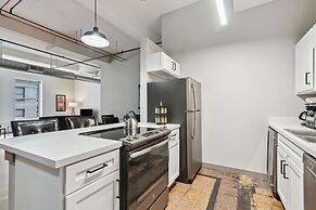 Spacious 2BR Downtown Retreat