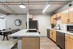 Spacious 2BR Downtown Retreat