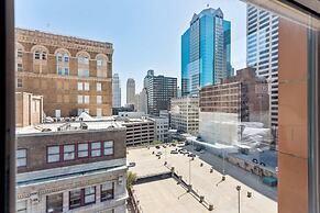 Spacious 2BR Downtown Retreat