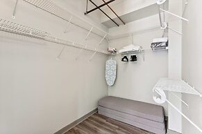 Spacious 2BR Downtown Retreat