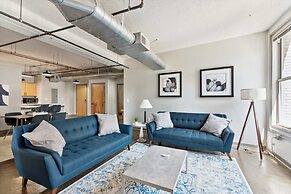 Spacious 2BR Downtown Retreat