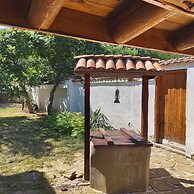 House Sleeps 6-garden-freeparking-bbq-patio-petsok