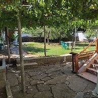 House Sleeps 6-garden-freeparking-bbq-patio-petsok