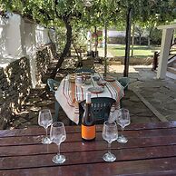 House Sleeps 6-garden-freeparking-bbq-patio-petsok
