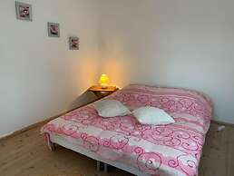 House Sleeps 6-garden-freeparking-bbq-patio-petsok