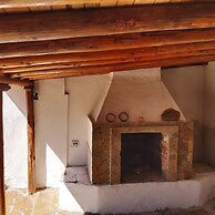 House Sleeps 6-garden-freeparking-bbq-patio-petsok