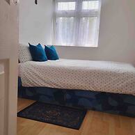 Room in House - Modern Double Room In City Centre