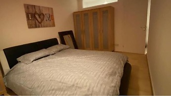Room in Apartment - Normanton - Budget Double Room