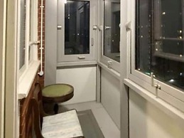 Room in Apartment - Normanton - Family Room With Balcony