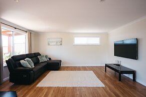 Owen's Hideaway by the BNB Collection