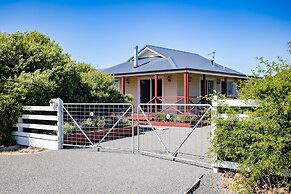 Owen's Hideaway by the BNB Collection