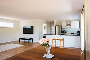 Owen's Hideaway by the BNB Collection