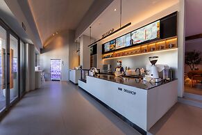 poltton international hotel