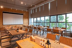 poltton international hotel