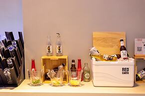 poltton international hotel