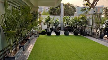 Elite 32 Avenue - Near Google Building