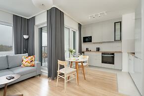Gray Cosy Studio in Poznań by Renters