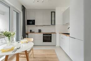 Gray Cosy Studio in Poznań by Renters