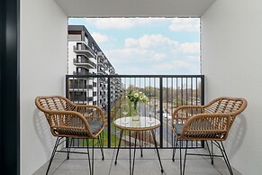 Gray Cosy Studio in Poznań by Renters