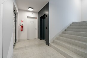 Gray Cosy Studio in Poznań by Renters