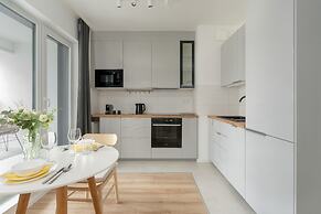 Gray Cosy Studio in Poznań by Renters