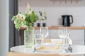 Gray Cosy Studio in Poznań by Renters