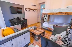 H&B apartments Vasil Petriashvili