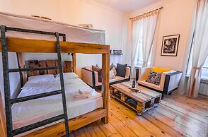 H&B apartments Vasil Petriashvili