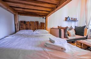 H&B apartments Vasil Petriashvili